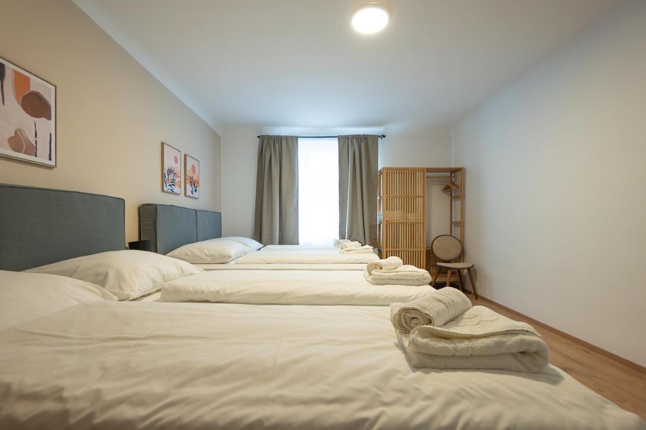 A 2-Bedroom Apartment With A King-Size Bed And A Balcony Is Located Just A 15-Minute Walk From Stephansplatz. Vienna Exterior photo