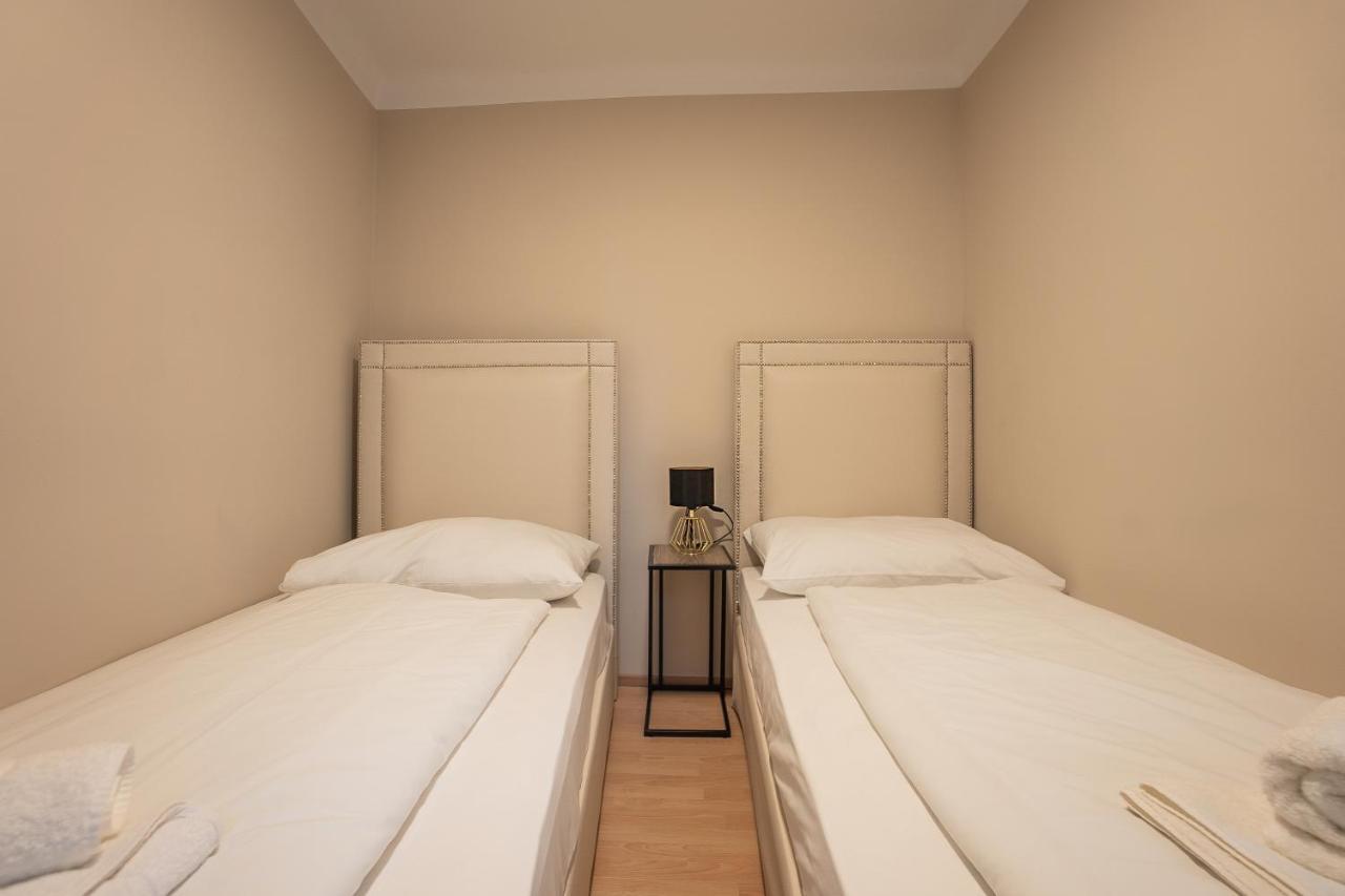 A 2-Bedroom Apartment With A King-Size Bed And A Balcony Is Located Just A 15-Minute Walk From Stephansplatz. Vienna Exterior photo