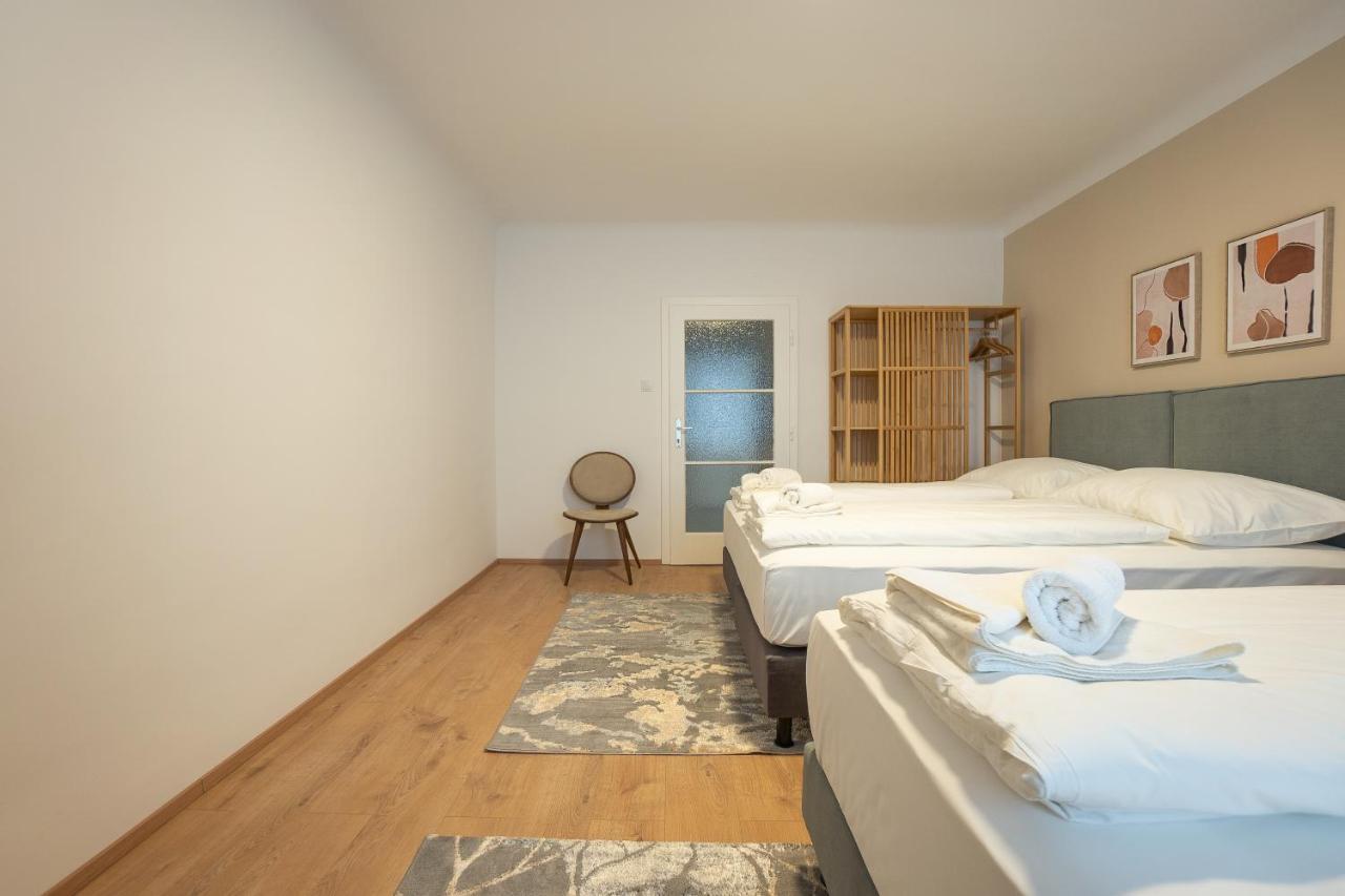 A 2-Bedroom Apartment With A King-Size Bed And A Balcony Is Located Just A 15-Minute Walk From Stephansplatz. Vienna Exterior photo