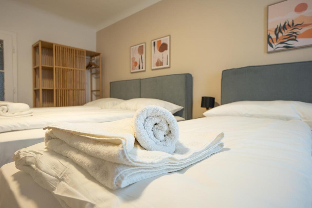 A 2-Bedroom Apartment With A King-Size Bed And A Balcony Is Located Just A 15-Minute Walk From Stephansplatz. Vienna Exterior photo