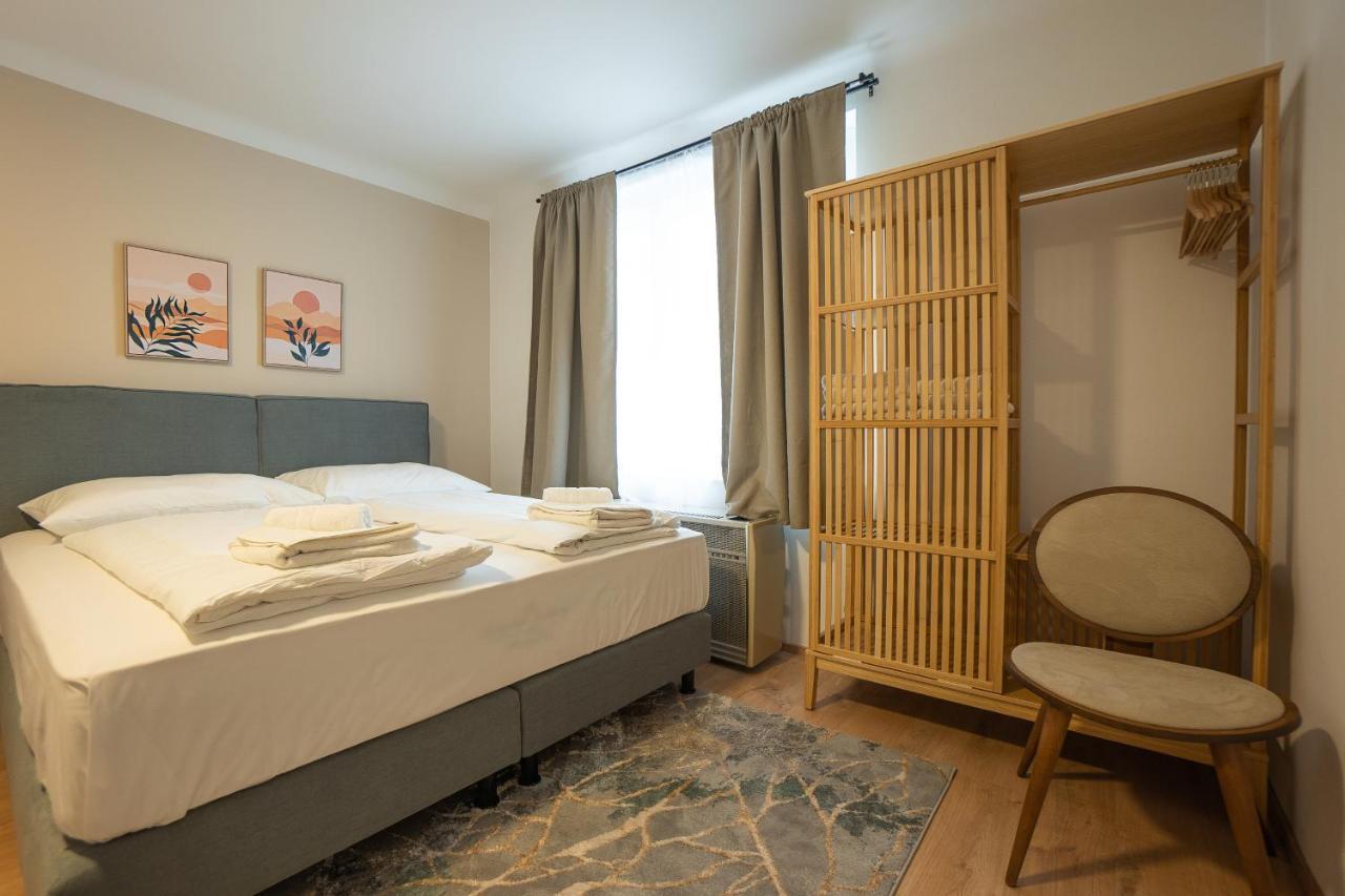 A 2-Bedroom Apartment With A King-Size Bed And A Balcony Is Located Just A 15-Minute Walk From Stephansplatz. Vienna Exterior photo