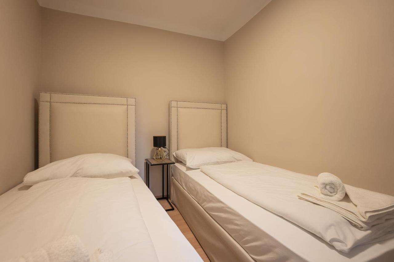 A 2-Bedroom Apartment With A King-Size Bed And A Balcony Is Located Just A 15-Minute Walk From Stephansplatz. Vienna Exterior photo