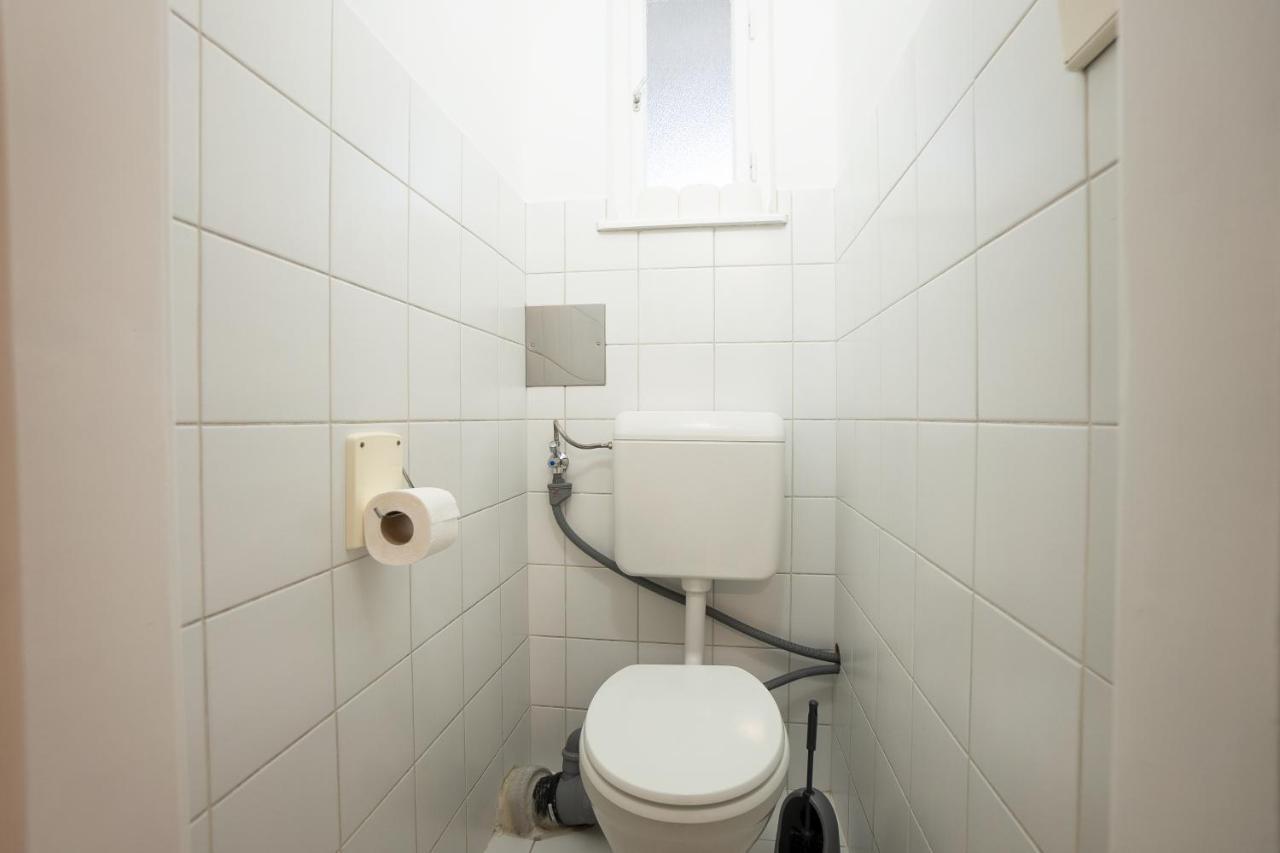 A 2-Bedroom Apartment With A King-Size Bed And A Balcony Is Located Just A 15-Minute Walk From Stephansplatz. Vienna Exterior photo