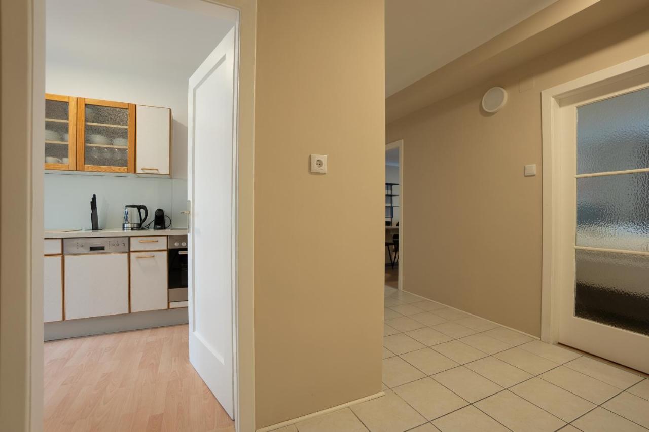 A 2-Bedroom Apartment With A King-Size Bed And A Balcony Is Located Just A 15-Minute Walk From Stephansplatz. Vienna Exterior photo