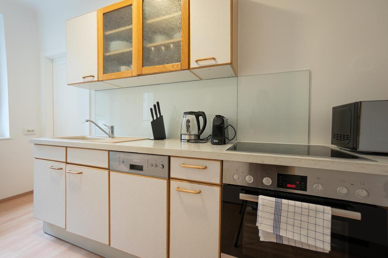 A 2-Bedroom Apartment With A King-Size Bed And A Balcony Is Located Just A 15-Minute Walk From Stephansplatz. Vienna Exterior photo