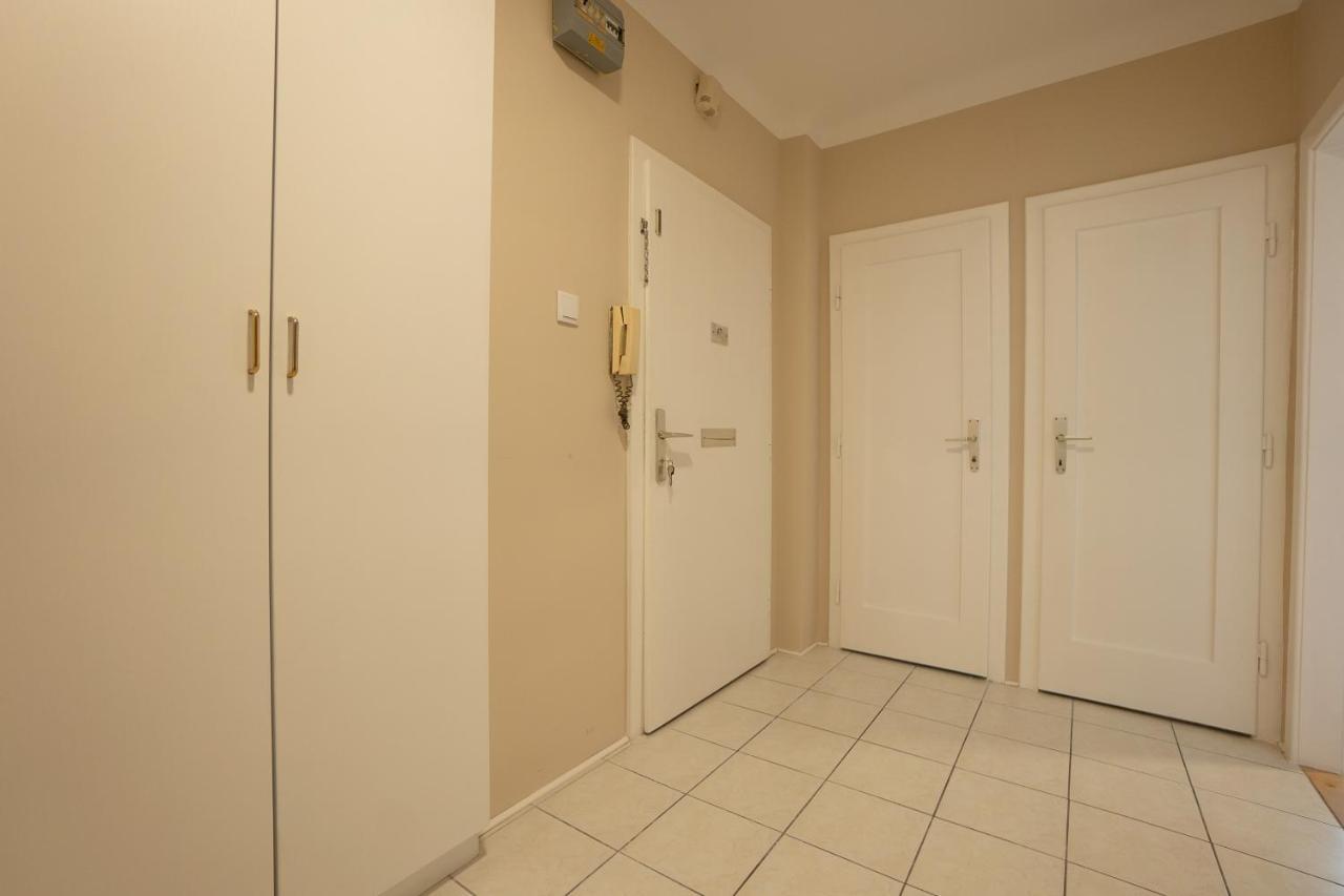 A 2-Bedroom Apartment With A King-Size Bed And A Balcony Is Located Just A 15-Minute Walk From Stephansplatz. Vienna Exterior photo
